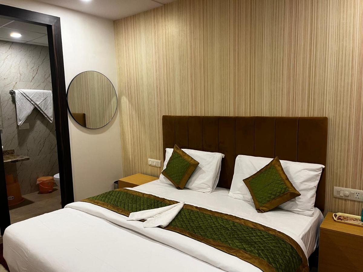 Roomquet Comfort Inn Аллахабад Экстерьер фото