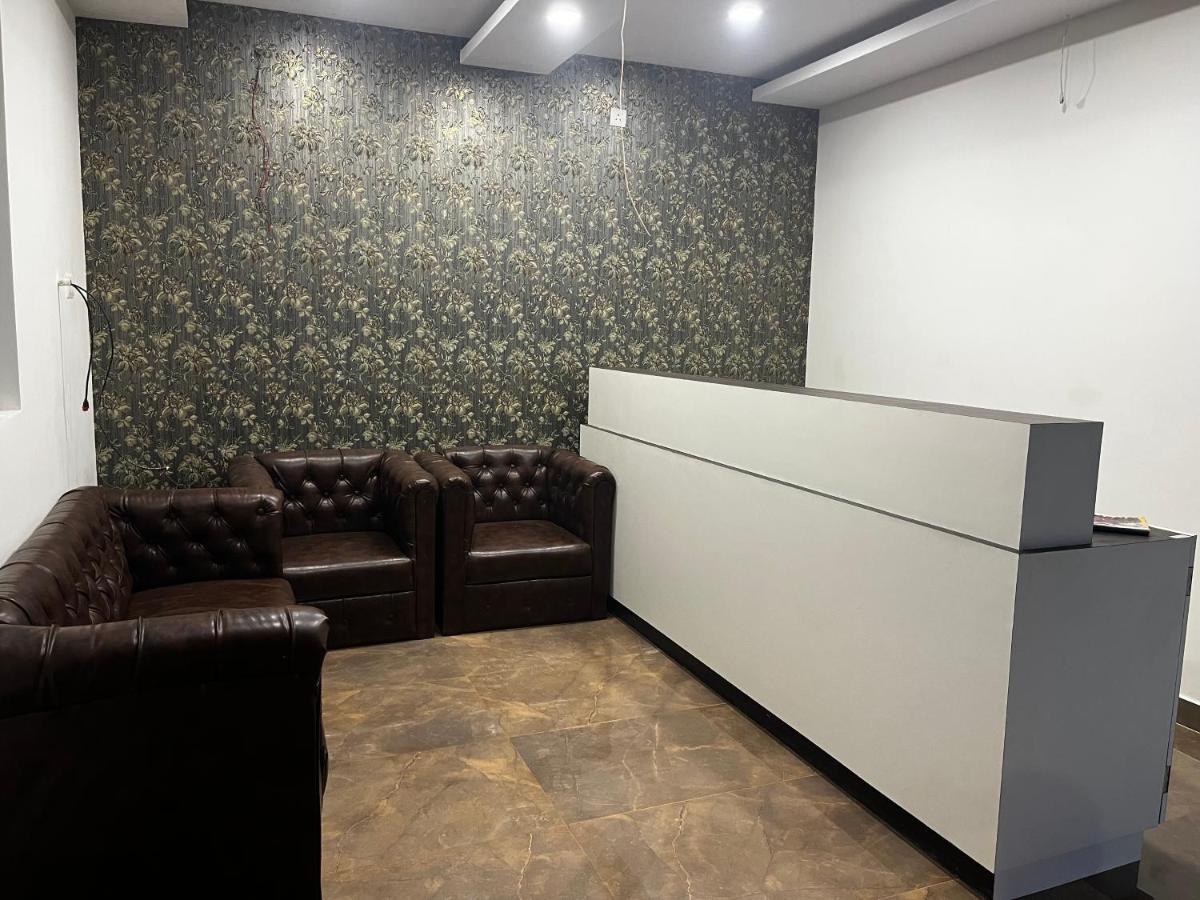 Roomquet Comfort Inn Аллахабад Экстерьер фото