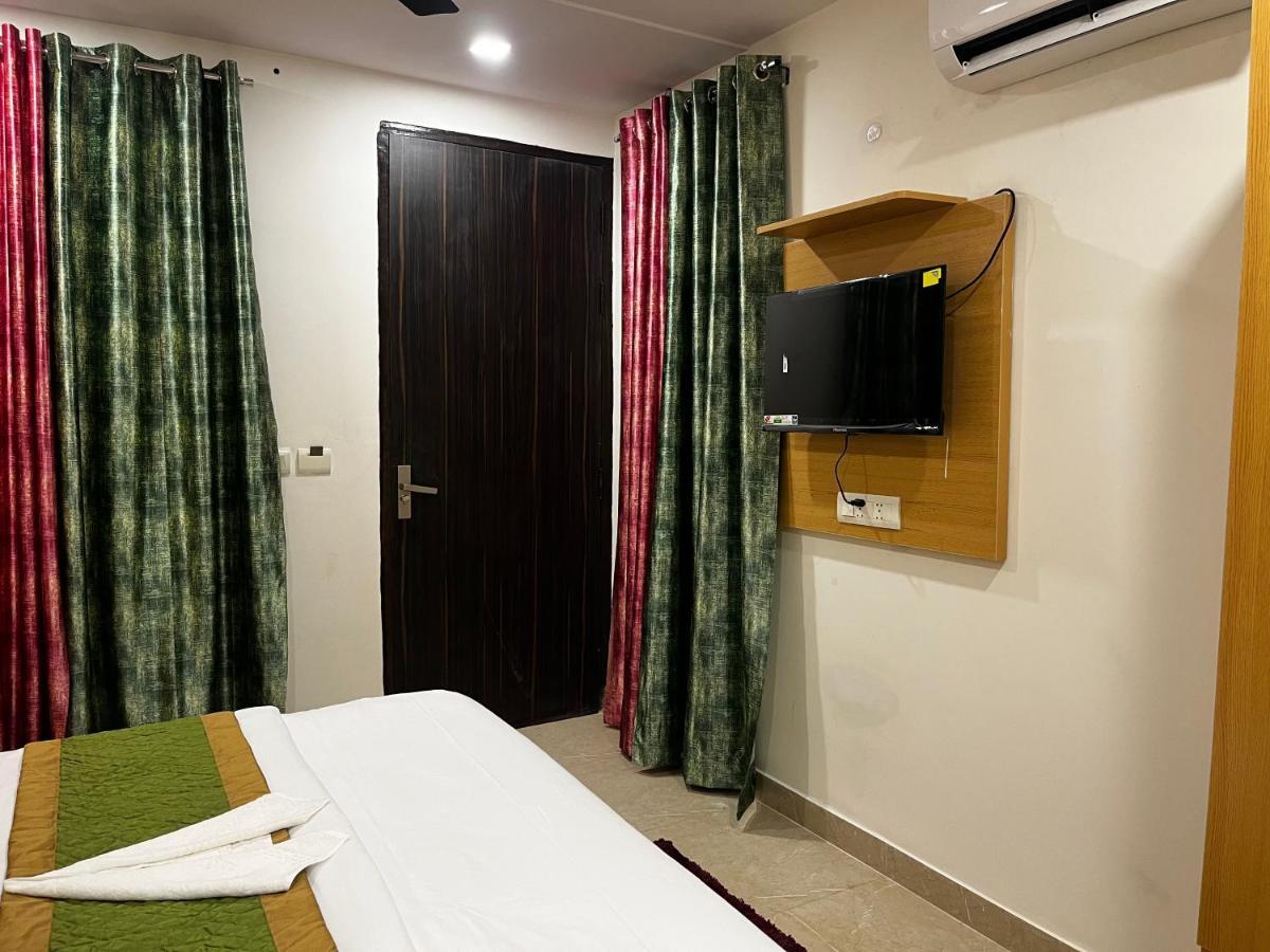 Roomquet Comfort Inn Аллахабад Экстерьер фото