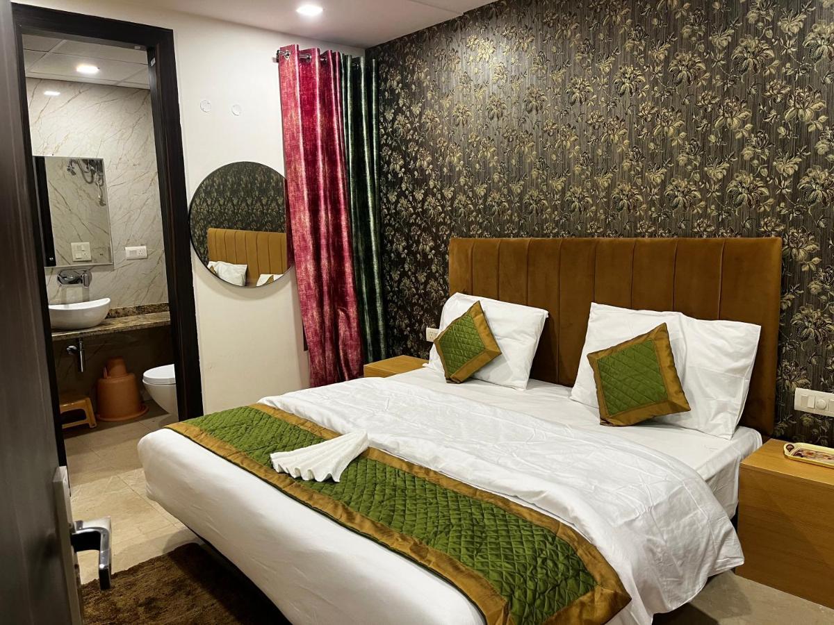 Roomquet Comfort Inn Аллахабад Экстерьер фото