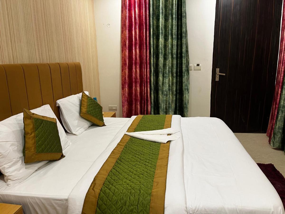 Roomquet Comfort Inn Аллахабад Экстерьер фото