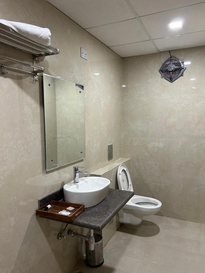 Roomquet Comfort Inn Аллахабад Экстерьер фото